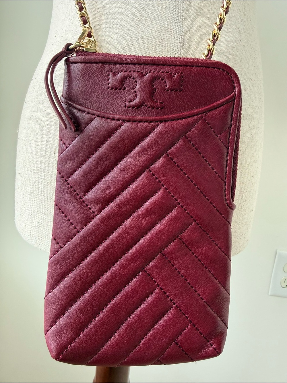 Tory Burch Quilted Wine Leather Chain Card Case/phoneCrossbody